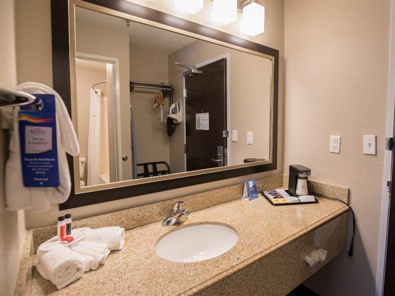 Baymont By Wyndham Detroit Airport/Romulus Hotel Eksteriør billede