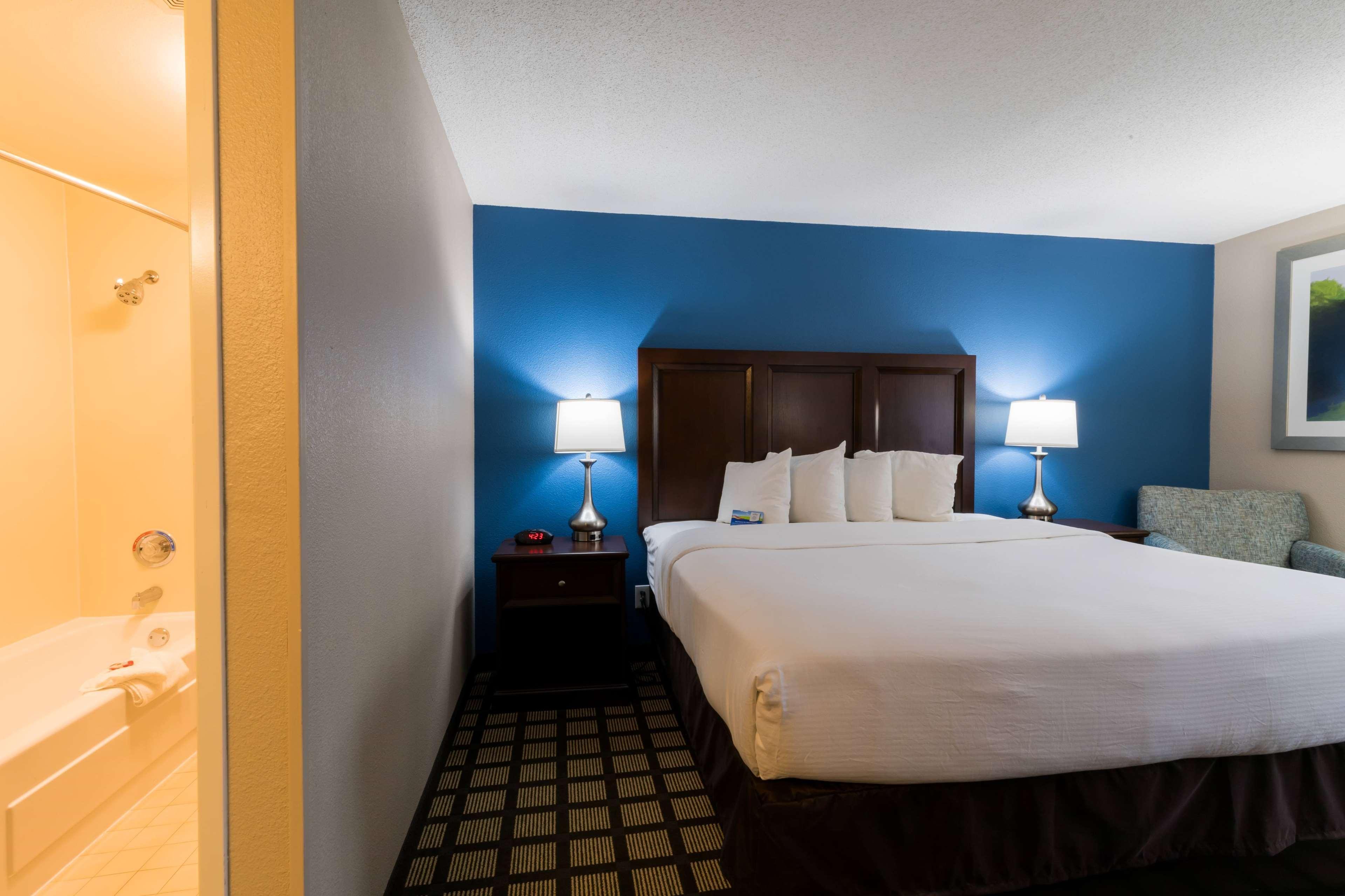 Baymont By Wyndham Detroit Airport/Romulus Hotel Eksteriør billede